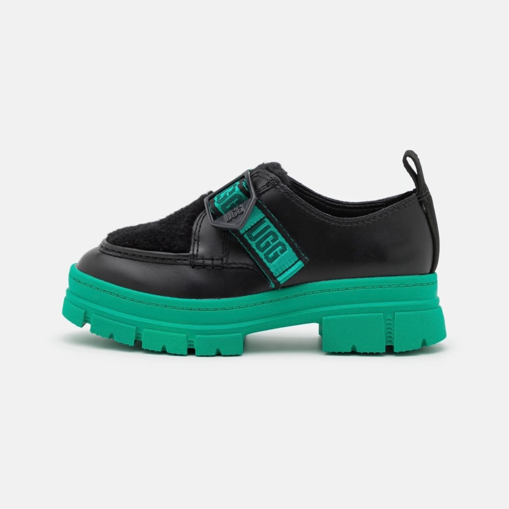 UGG Loafer